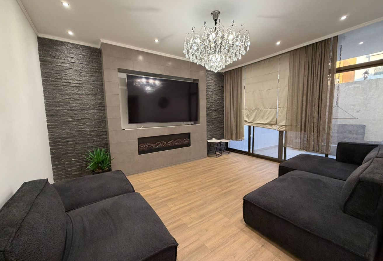Elegant 4-Bedroom Corner Townhouse | Open Kitchen